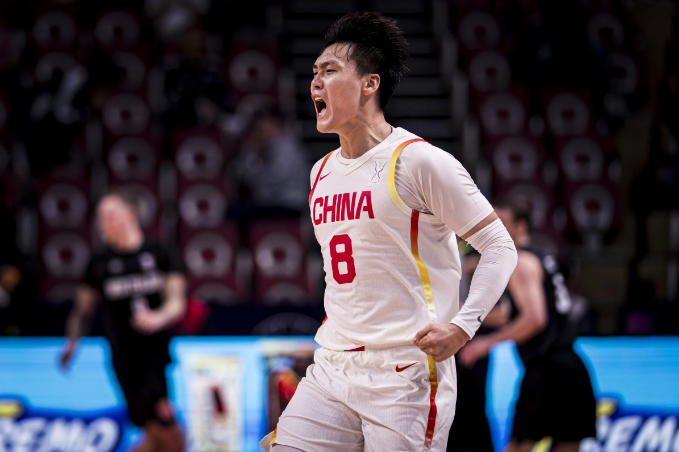 同时胡明轩, 处于下风, 只是自从