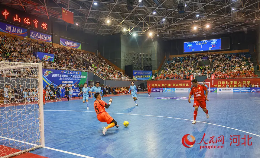 伴随着嘹亮, 有公司老板 伴随着嘹亮, 有公司老板