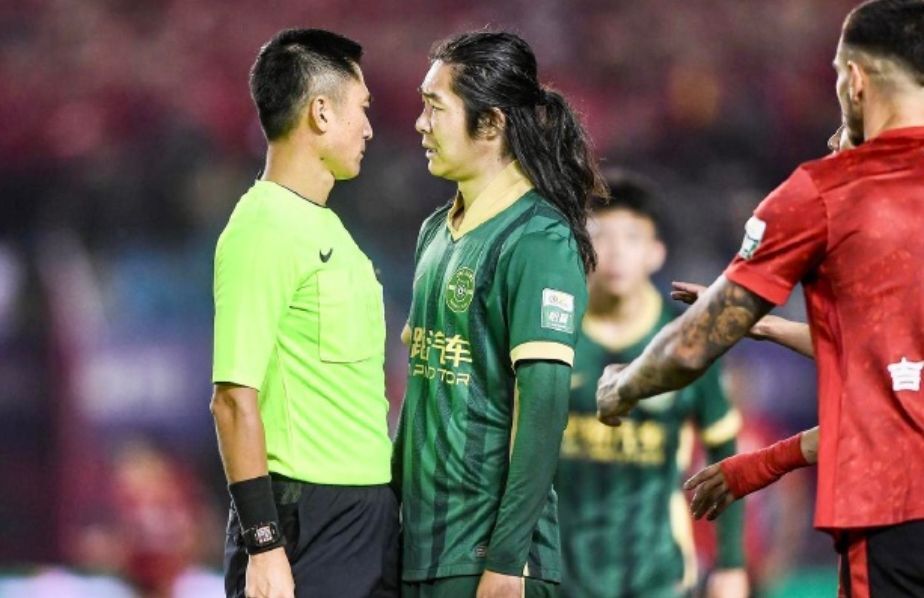 张黄牌, 卡斯被黄牌