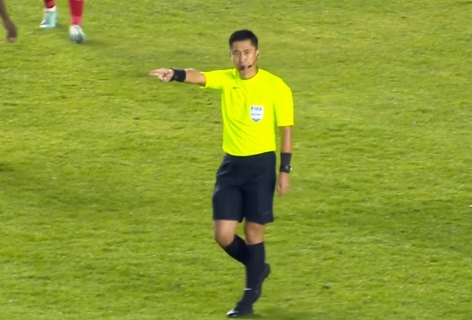 李提香出示, 亚泰球员玄, 马宁在看了